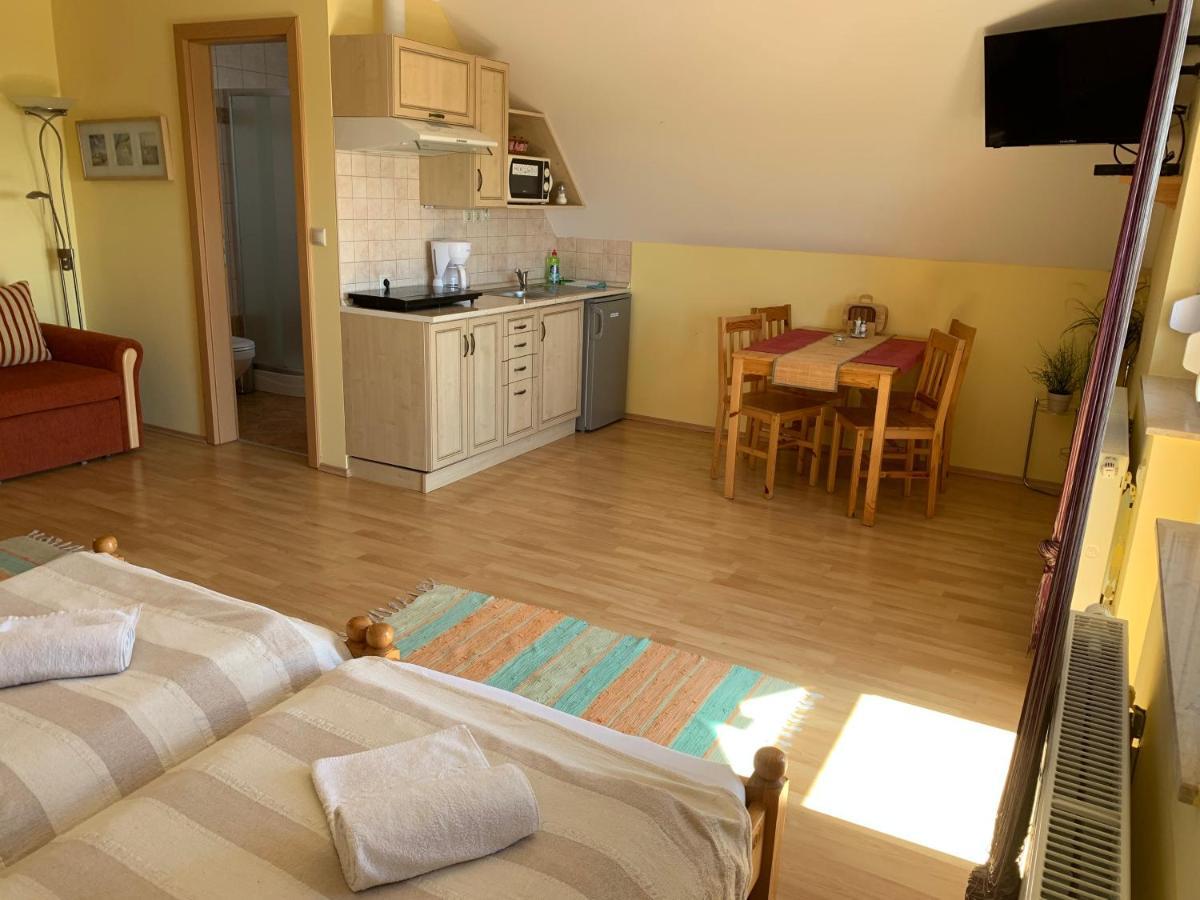 Holidaysport Haus Balatongyorok Ngoại thất bức ảnh